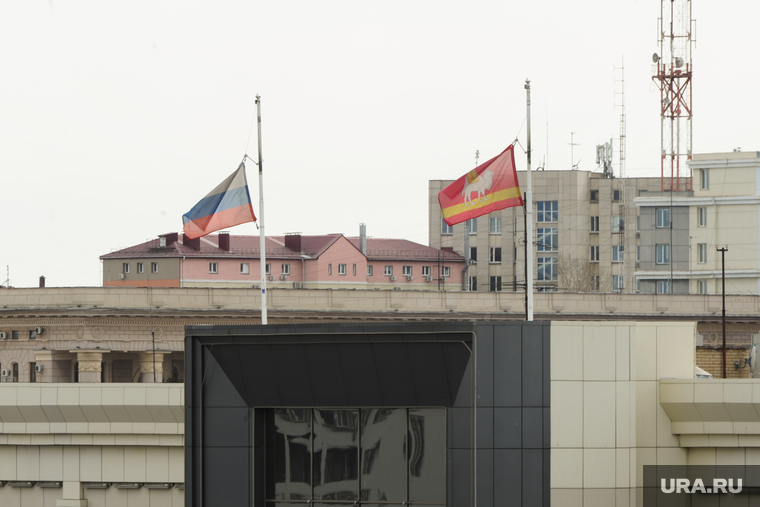 Флаги приспущены над правительственными зданиями Челябинской области