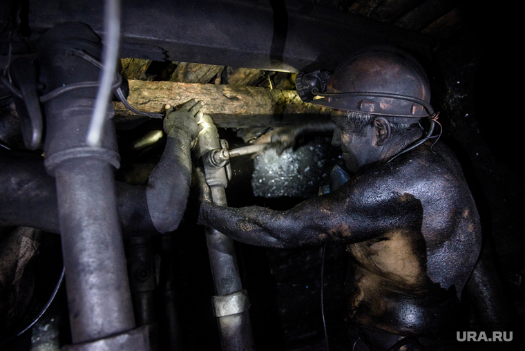 Угольная шахта Щегловская Донбасского шахтоуправления. Макеевка, монтажные работы, шахтеры