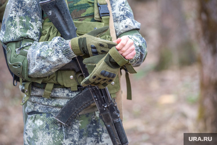 Военная подготовка к службе в зоне СВО. Центр Стрелец.Пермь, автомат калашникова, оружие, перчатки, стрелки, спецназ, чвк, сво, армия россии, штурмовики, военный