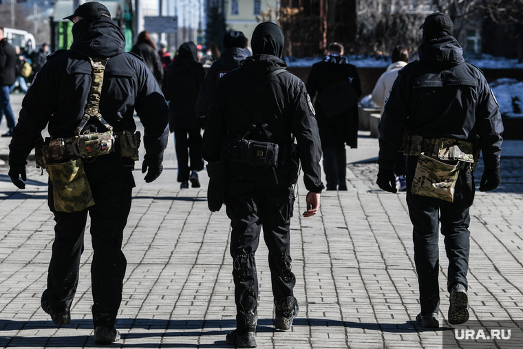 Рейд по проверке документов у ТРЦ Пассаж. Екатеринбург, рейд по проверке документов, рейд полиции