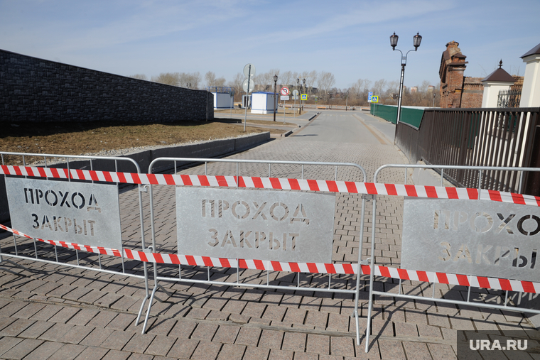 Улицы города. Карантин. Тюмень, набережная, проход закрыт, ограждение, перекрытие улицы