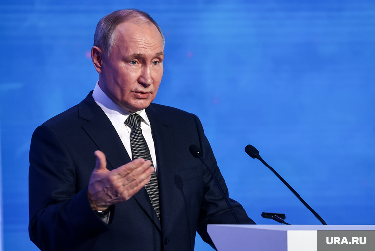 Президент России Владимир Путин на пленарной сессии "Форума будущих технологий". Москва, путин владимир, топ