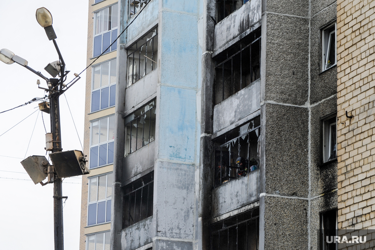 Последствия взрыва кислородной станции в госпитале на базе ГКБ№2. Челябинск, балкон, огонь, выбитые окна, стекла, жилой дом после взрыва