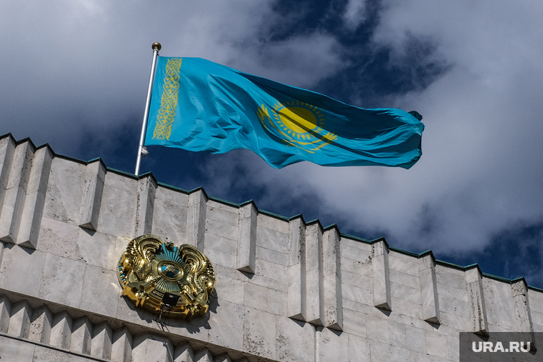Виды Москвы. Москва, флаг казахстана, посольство казахстана