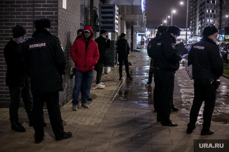 Коммунарка. Москва, мигранты, гастарбайтеры, проверка документов, полицейский рейд