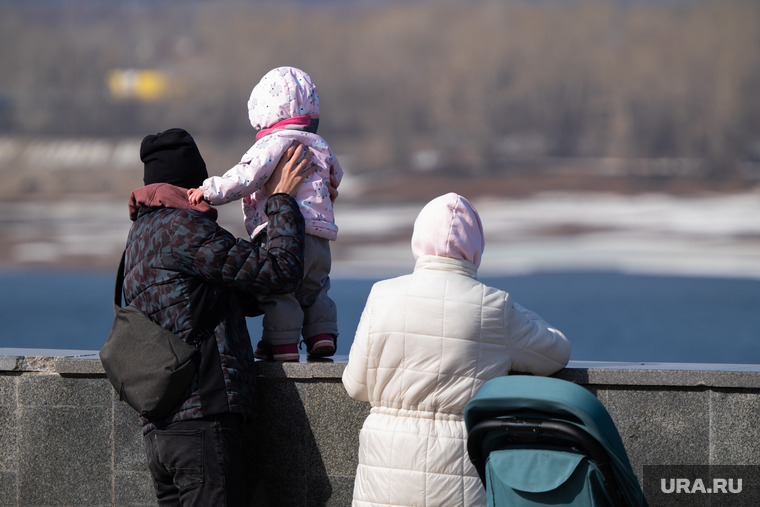 Обзорная по городу. Пермь
, семья, набережная, зима, пара, отдых, река кама, весна, осень