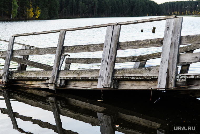 Мост через реку Сысерть. Свердловская область, поселок Луч, разрушенный мост, переправа через реку, старый мост, деревянный мост, аварийный мост