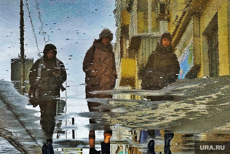 Фоторепортаж. Весна в городе. Курган, лужи, отражение