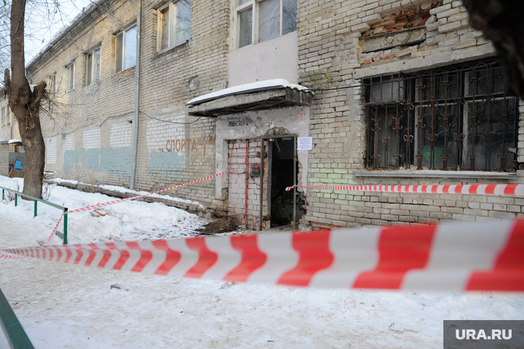 Аварийное расселение здания по ул. Спорта 1б. Тюмень, аварийный дом, трещина в доме, расселение