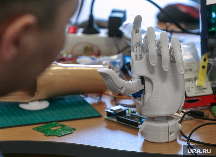 Репортаж про якутских ученых. Якутск, электроника, бионическая рука, бионический протез, изобретения, робототехника, инновации