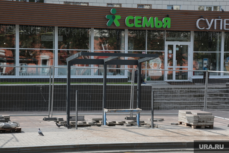 Реконструкция Комсомольского проспекта. Пермь, реконструкция улицы, остановка автобусная, гипермаркет семья, комсомольский проспект