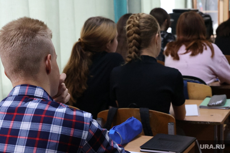 Уроки мужества в с. Белозерское. Курган, урок, класс, ученики, тетрадь, школьный класс, школа, школьники, уроки, школьные парты