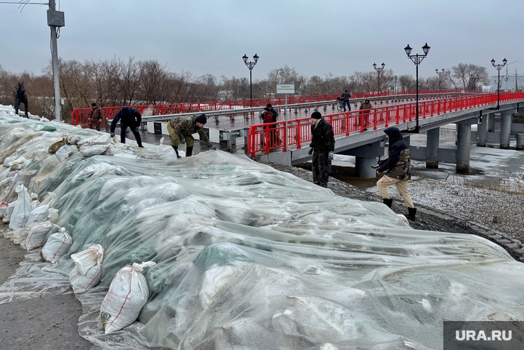Кировский мост. Укрепление дамбы. Курган, кировский мост, дамба, укрепление, спасательные работы, курган, строительство