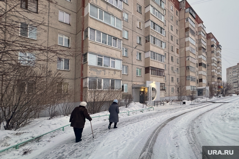 Бульвар Солнечный, 10. Бомбоубежище. Курган, пенсионерка, жилой дом, зима, бульвар солнечный, дом, многоквартирный дом