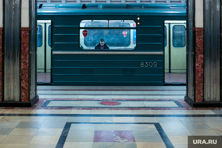 Станция «Маяковская» Московского метрополитена. Москва, метро, вагон метро, московский метрополитен, маяковская, вестибюль станции