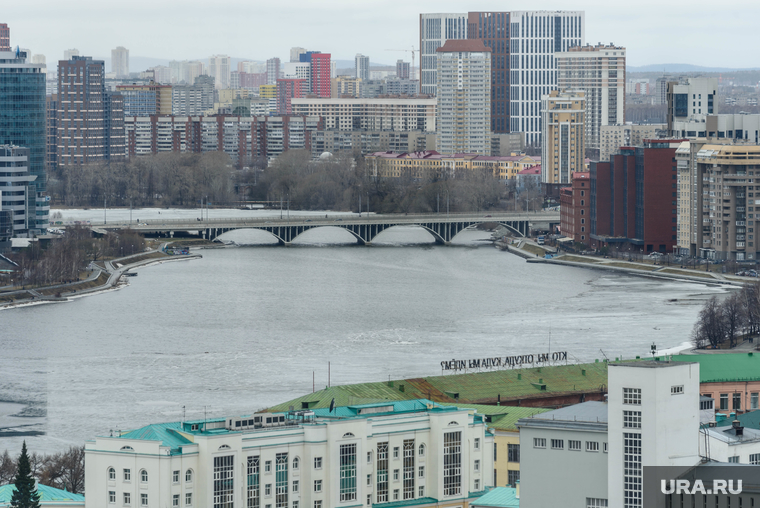 Свердловские зарисовки. Екатеринбург, тонкий лед, исеть, макаровский мост, город, кто мы откуда куда мы идем