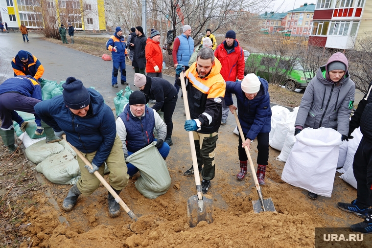 Укрепление дамбы от Омского моста до Бульвара Солнечный. Курган, дамба кургана, строительство