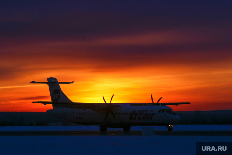 Аэропорт Кольцово. Екатеринбург, кольцово, utair, ютэйр, atr 72, атр72, турбовинтовой самолет, atr72