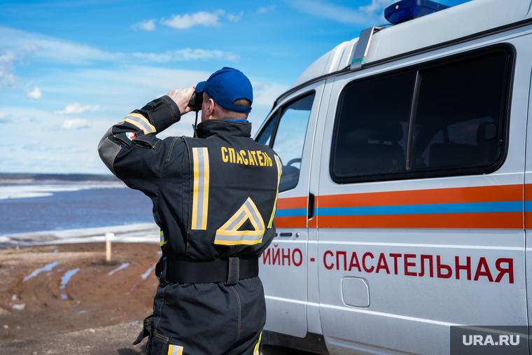 Рейд по рыбакам находящимся на тонком льду. Пермь, мчс, бинокль, газель, служба спасения, спасатели, спасатель, спецтранспорт