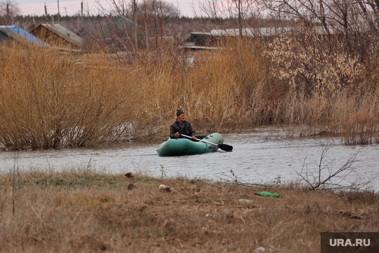 Последствия разлива реки Уй в Целинном районе в селе Усть-Уйское. Курган, половодье, уй, паводок, наводнение, потоп, резиновая лодка, река кама, стихийное бедствие, разлив