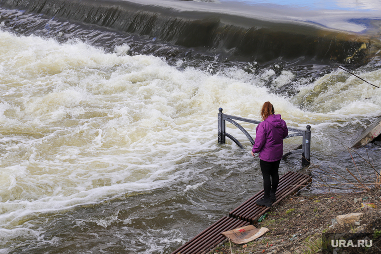 Поднятие уровня воды в реке Исеть. Екатеринбург, река исеть, паводок, подтопление