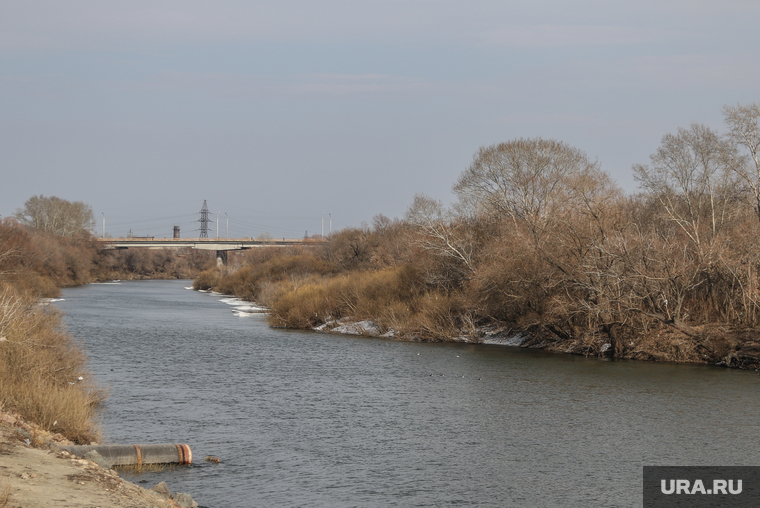Фоторепортаж с мест подтопления во время паводка.
Курган., мост, паводок, река тобол, весна