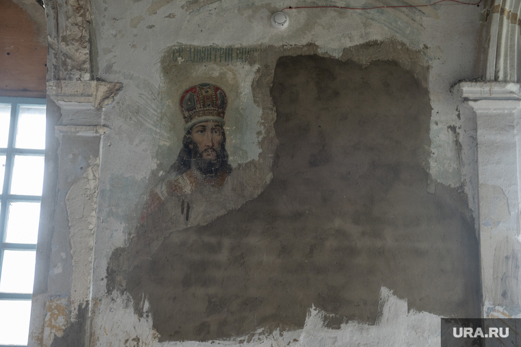 Виды города. Соликамск, троицкий монастырь, соликамская тюрьма, закрашенные фрески храма