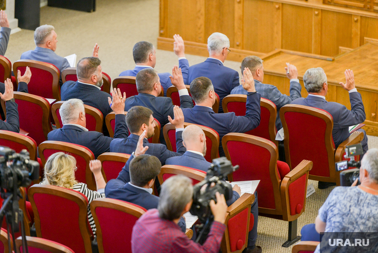 Заседание Законодательного собрания. Челябинск , депутаты зсо, голосование