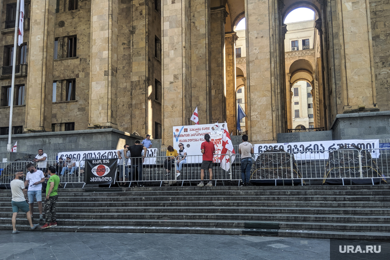 Последствия протестов в Грузии. Тбилиси, грузия, тбилиси, парламент грузии