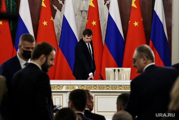 Президент России Владимир Путин и председатель КНР Си Цзинь Пин на встрече во время совместного заявления в Кремле. Москва, флаг россии, флаг китая
