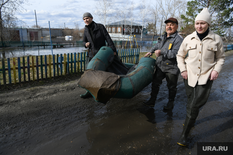 У некоторых местных жителей были припасены лодки