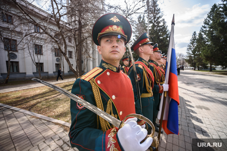 На церемонии были почетный караул и почетный эскорт