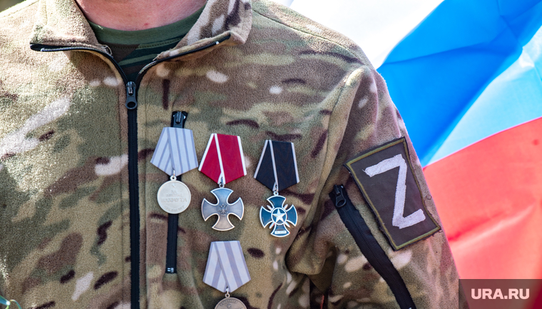Митинг ЧВК Вагнер в День Российского флага. Пермь, орден мужества, символ z, боевые награды, чвк вагнер, ветеран сво