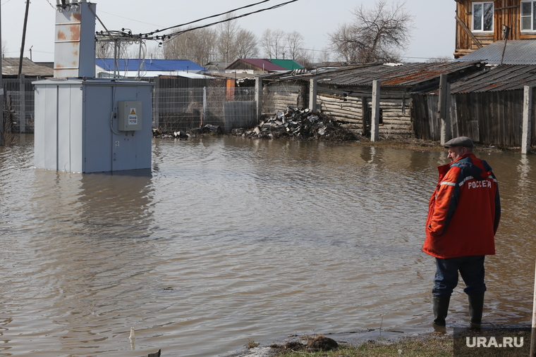 В воде и инженерное оборудование, к которому сложно подобраться