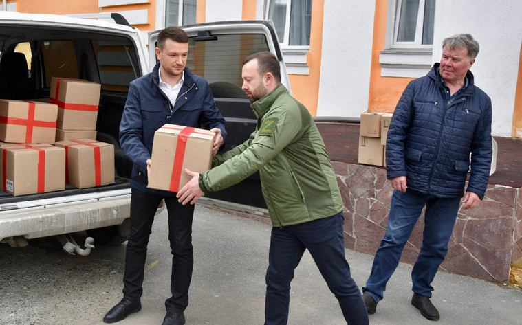 Алексей Коробейников лично передал помощь курганцам