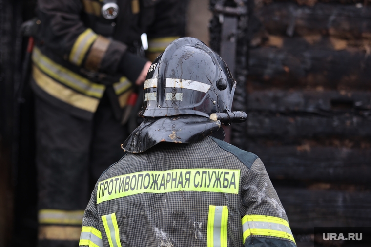 Сгоревший дом в селе Шмаково, где погибли дети. Курган, мчс, пожар, сгоревший дом, последствия пожара, пожарные, последствия  пожара, противопожарная служба