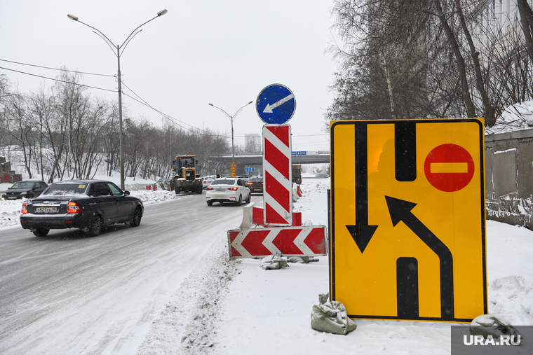 Дорожные работы на улице Серафимы Дерябиной. Екатеринбург, дорожные работы, объезд, перекрытие дороги, улица серафимы дерябиной