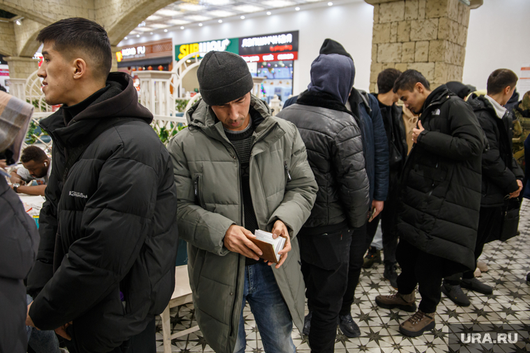Рейд по мигрантам в ТРЦ «Гринвич». Екатеринбург, мигранты, рейд, нелегалы
