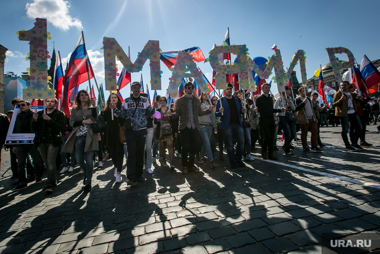 Первомай в Москве. Москва, плакаты, первое мая, демонстрация, красная площадь