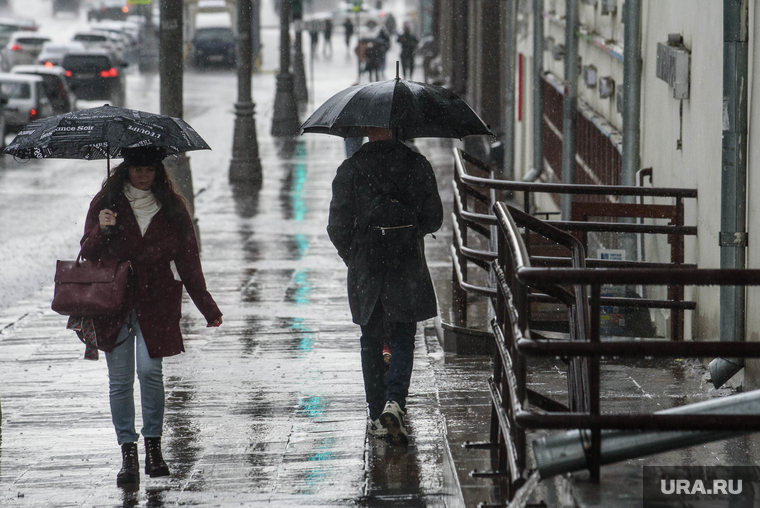 Свердловские зарисовки. Екатеринбург, непогода, люди с зонтами, ливень, прогноз погоды, дождь
