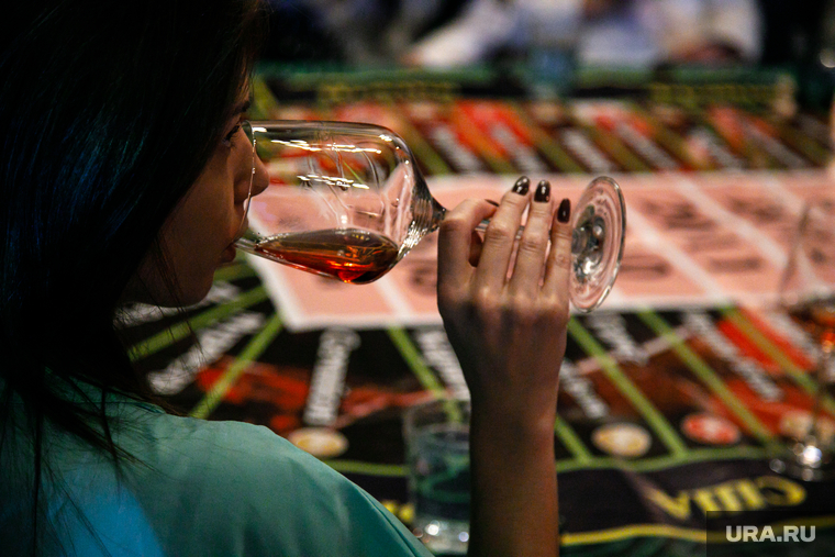 Винное казино в баре "Pro Vino". Екатеринбург., казино, алкоголь, бокал с вином