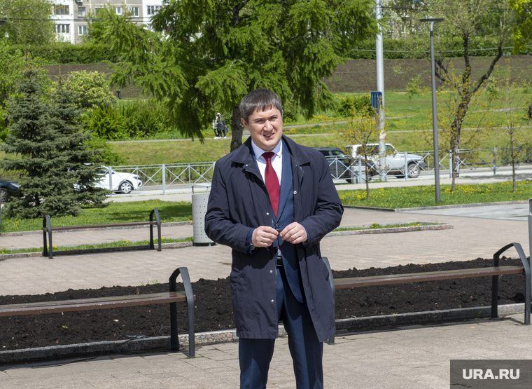 Вручение автомобилей медслужбам. Пермь, махонин дмитрий