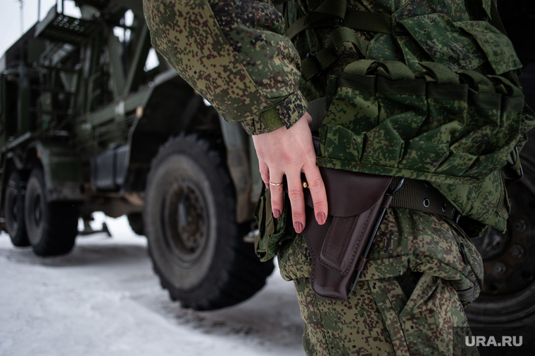 Выполнение работ на радиорелейной станции в военном городке №32. Екатеринбург, военная техника, кобура, женщина, военнослужащий, военная одежда, камуфляж, военная форма