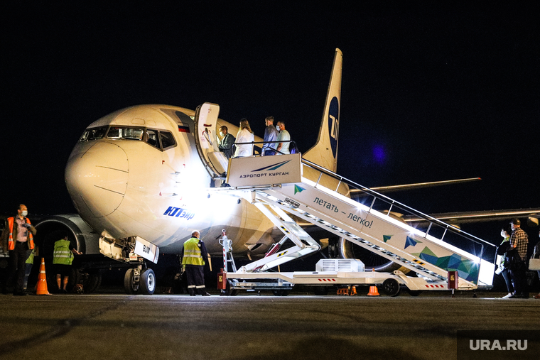 Споттинг. Курган, аэропорт, споттинг, пассажиры, utair, трап самолета, ютейр, посадка на рейс