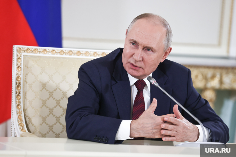 Президент России Владимир Путин на итоговой пресс-конференции саммита "Россия-Африка". Санкт-Петербург, путин владимир, топ