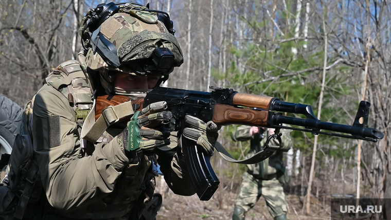 Военно-тактическая подготовка гражданского населения на полигоне. Пермь, тренировка, автомат калашникова, военные, солдаты, лес, оружие, вооружение, подготовка, ак, вооруженные силы, тайга, зеленка, вооруженные люди, вооруженный человек, весна, солдат, мобилизация, сво, военный, ак 74