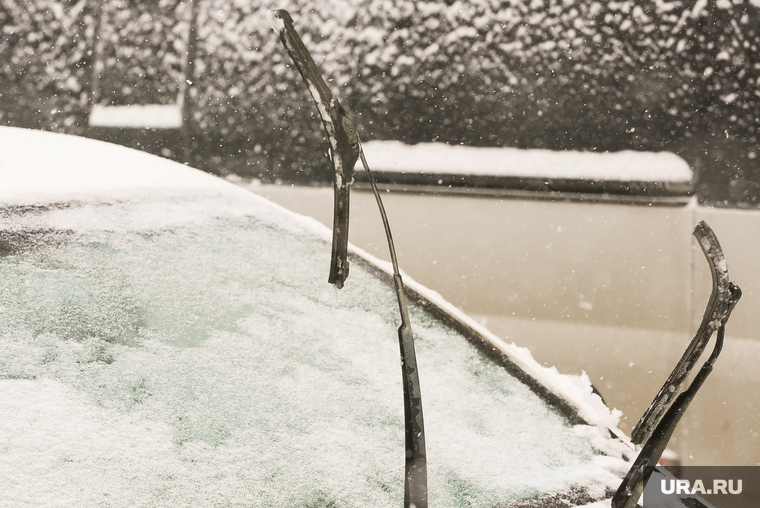 Снегопад. Тюмень, лобовое стекло, автомобиль, снегопад, дворник