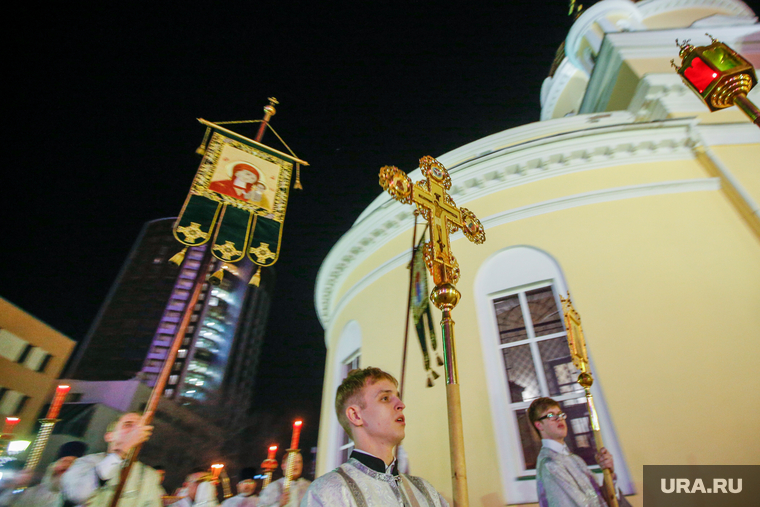 Православная Пасха в Свято-Троицком кафедральном соборе. Екатеринбург, пасха, прихожане, крестный ход, служба, религия, православие