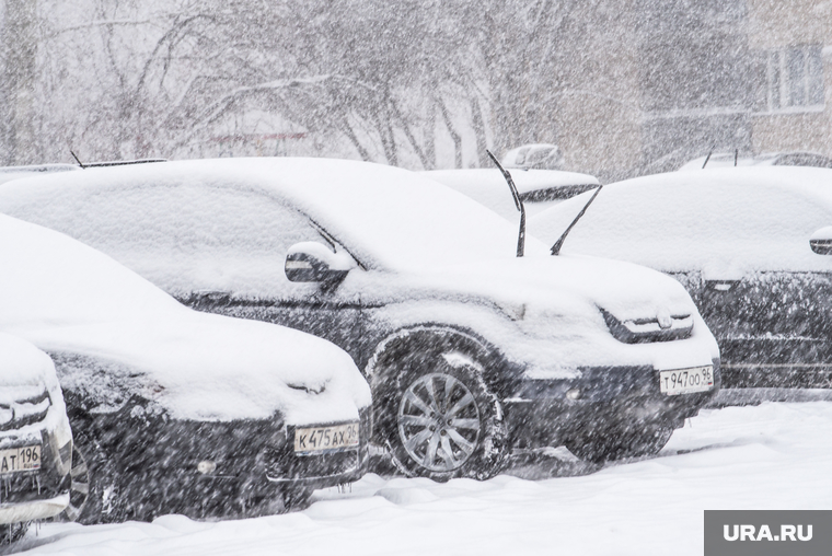 Снегопад. Екатеринбург, снег, зима, непогода, снегопад, автомобили, парковка