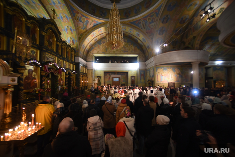 Ночное пасхальное богослужение. Екатеринбург , церковная служба